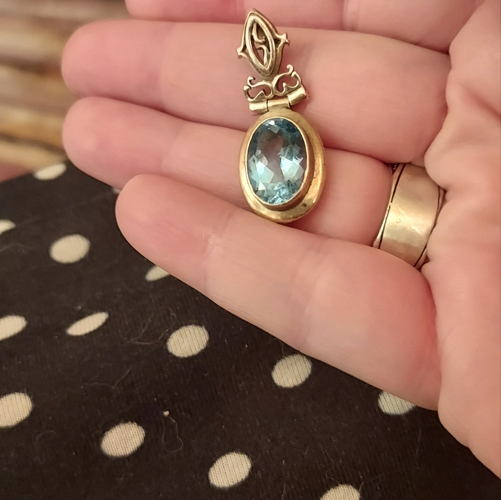 Sterling silver topaz pendant - Picture 2 of 6